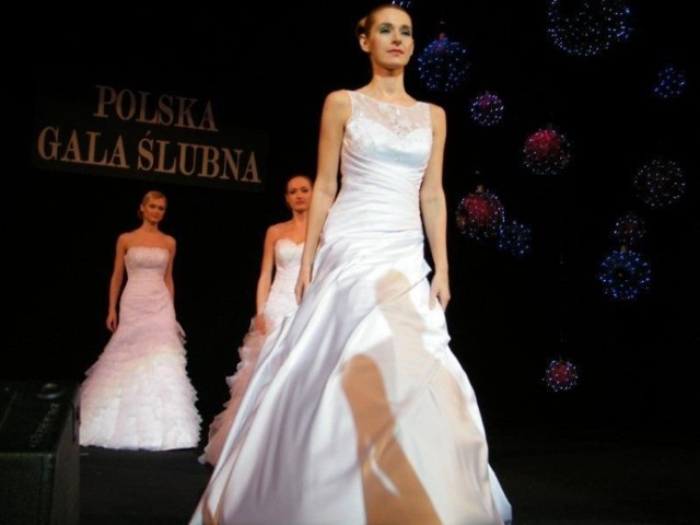 Pokaz mody ślubnej podczas X edycji targ&oacute;w. Fot. Łukasz Mic