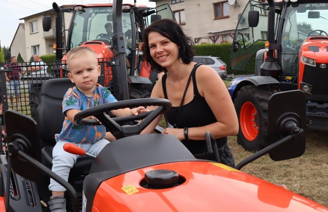 Dożynki w gminie Wieprz. Gospodynie świetnie sobie radziły w wyścigach traktorów
