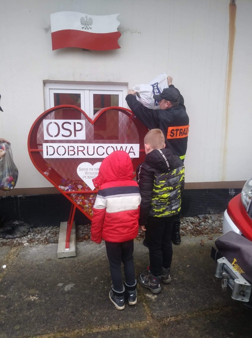 Strażacy OSP Dobrucowa zachęcają do oddawania nakrętek dla Honoraty. Nastolatka z Umieszcza walczy o powrót do zdrowia po wypadku [ZDJĘCIA]