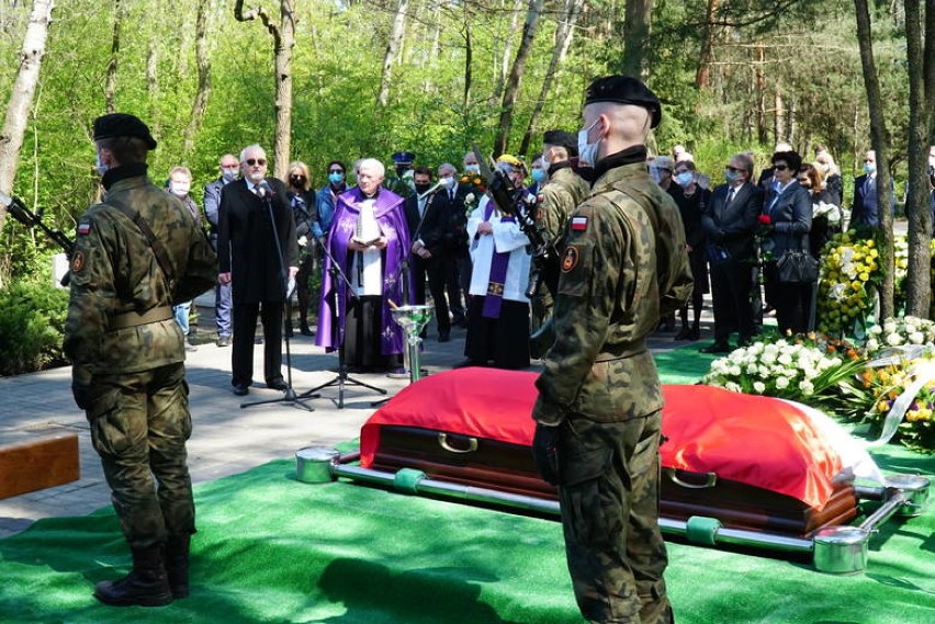 Pogrzeb Krystyny Łybackiej w Poznaniu. Byłą minister edukacji wspomina starosta Mariusz Zgaiński