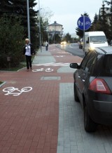 Sopot: Kierowcy nagminnie łamią prawo i parkują auta na ścieżkach rowerowych