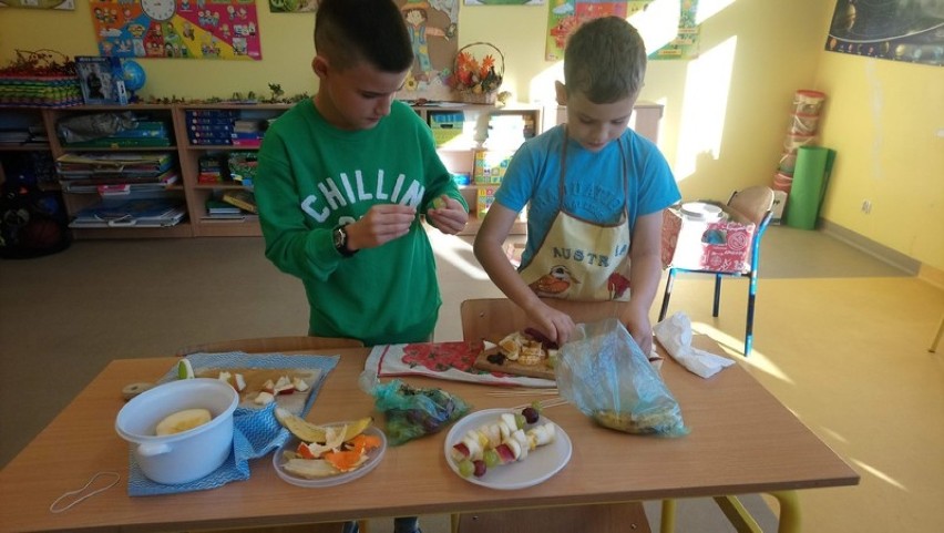 Tydzień zdrowia w malborskiej "trójce". Dzieci uczyły się, jak komponować zdrowe posiłki