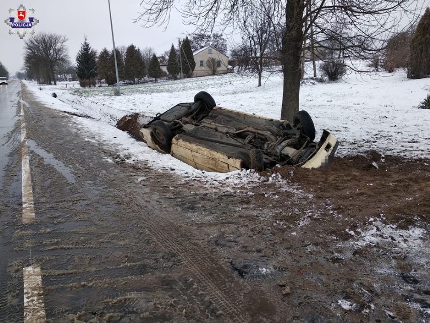 Wypadek w Łubczu: wyprzedzał inny samochód i wjechał do rowu