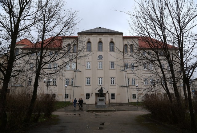 Dotacja na doposażenie gabinetów pielęgniarskich w szkołach w Piotrkowie jest częściowo do zwrotu