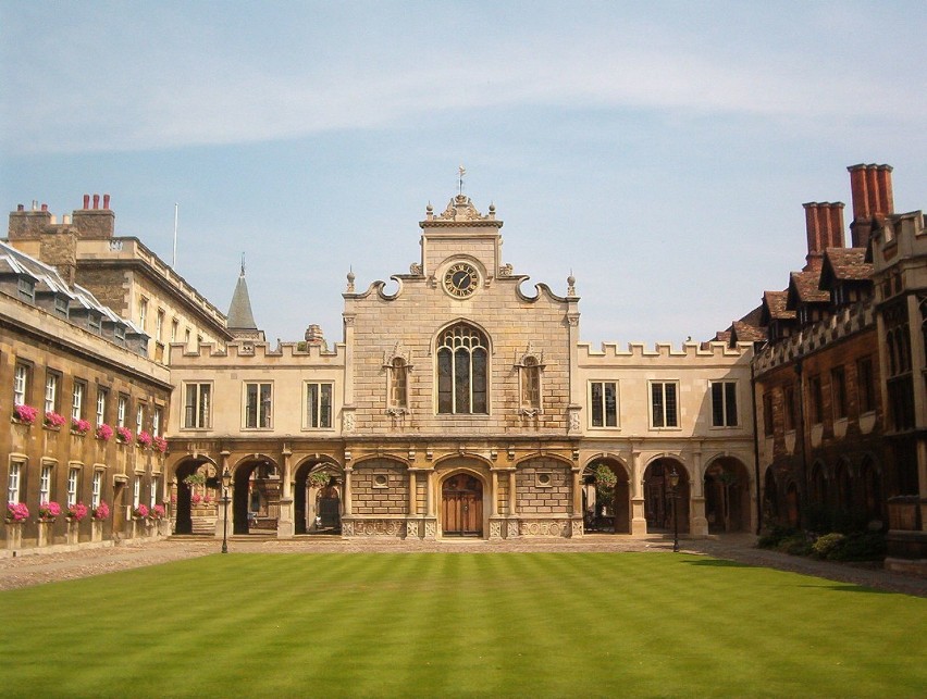 4. Uniwersytet Cambridge, Wielka Brytania

Obok działalności...