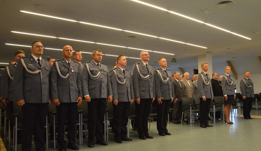 Święto policji 2018 w Malborku [ZDJĘCIA]. Awanse, nagrody, odznaczenia i życzenia, by "nosić mundur z podniesioną głową"