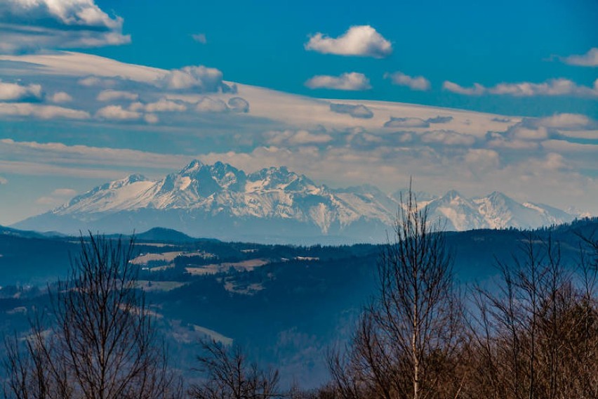 Widok na Tatry z Sądecczyzny prawie jak z Podhala. Skąd można podziwiać takie fantastyczne widoki na szczyty gór? [ZDJĘCI]