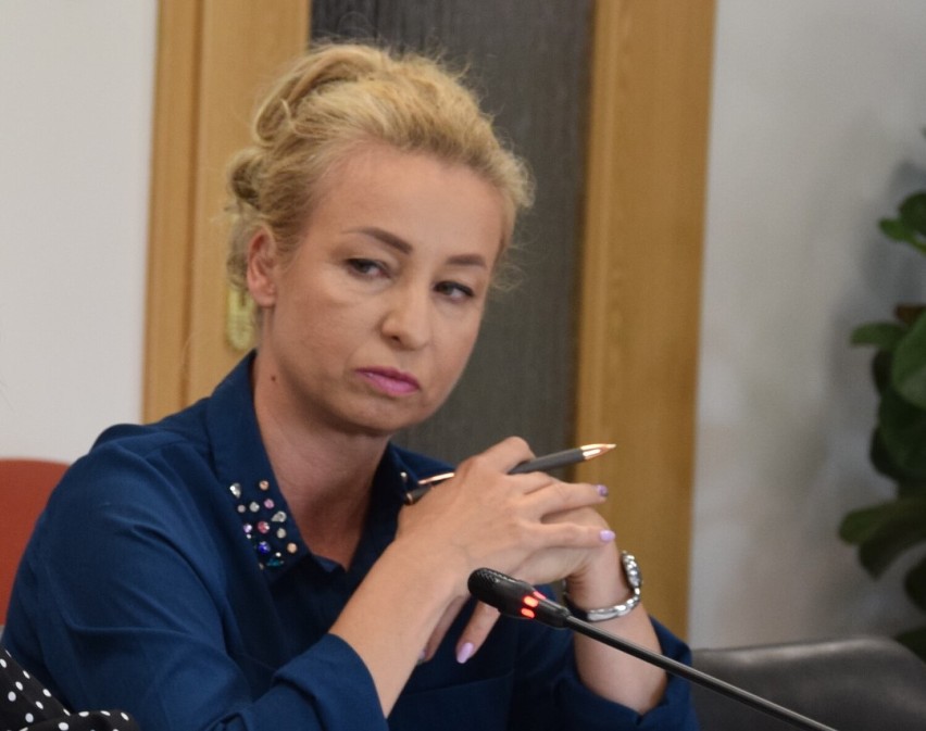 Anna Ast podczas sesji rady miejskiej 26 maja 2022 r.