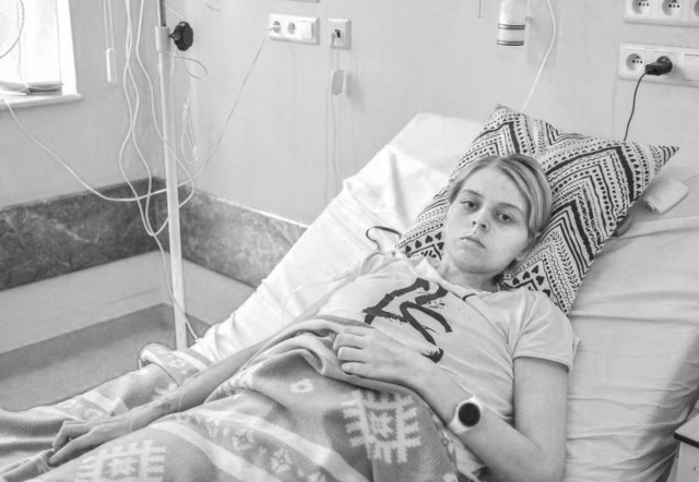 21-latka chorowała na bardzo rzadką chorobę - napadową nocną hemoglobinurię. W Polsce leczy się na nią około 20 osób, na świecie - 500