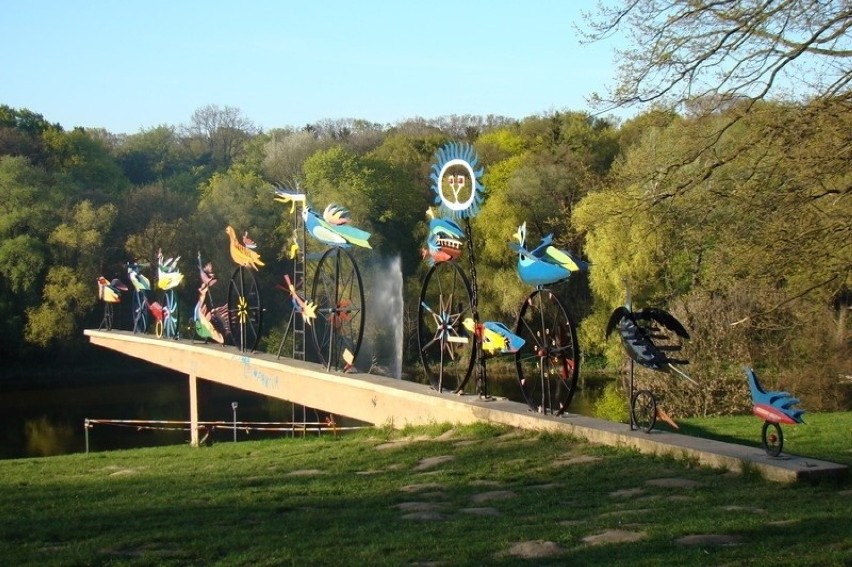 "Ogniste ptaki" Hasiora - rzeźba z Parku Kasprowicza, ma zostać poddana fachowej restauracji