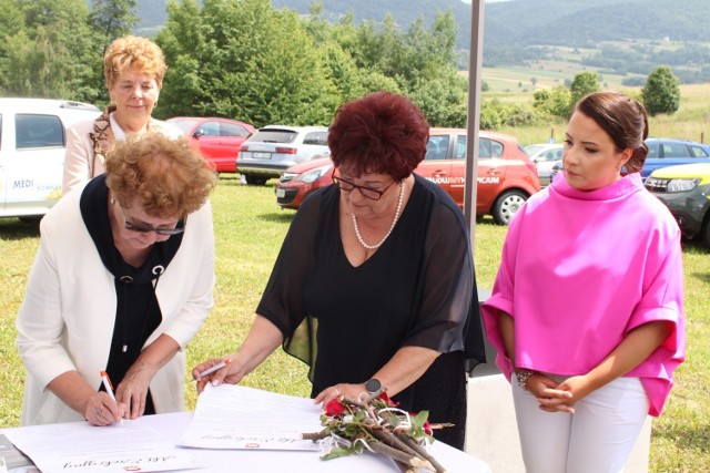 Podpisanie akty erekcyjnego pod budowę hospicjum stacjonarnego w Wiśniowej