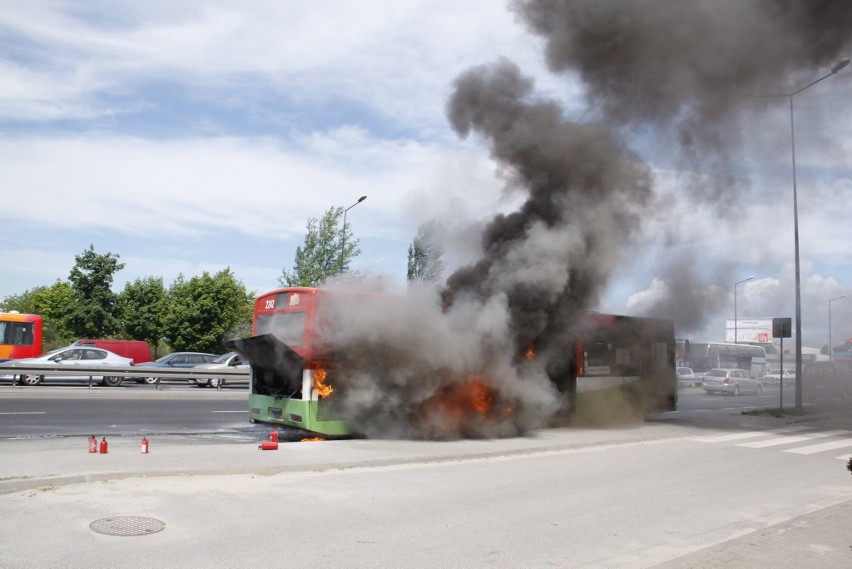 Lublin, 21.05: Al. Spółdzielczości Pracy: Spłonął autobus...