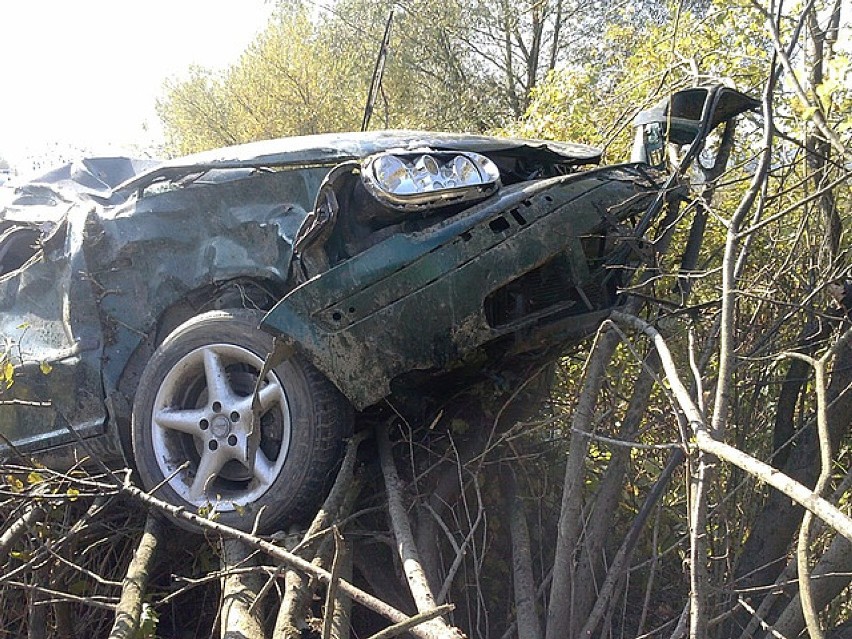 Wypadek w Jabłonicy Ruskiej. 19-latek rozbił cudze auto