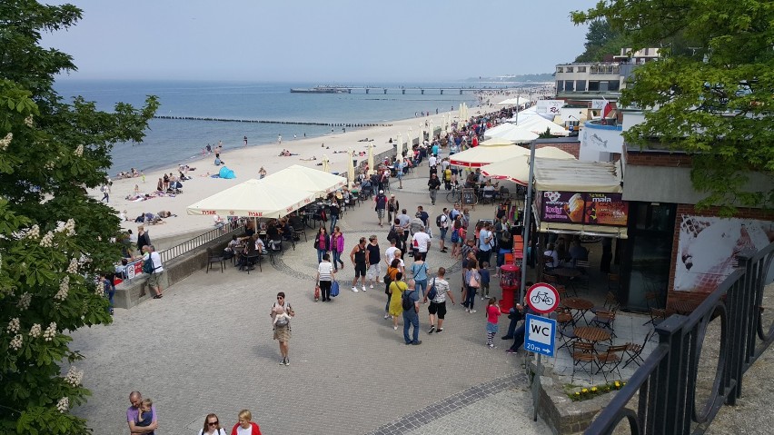 Wiele atrakcji podczas Festiwalu Radości i tłumy turystów na plaży