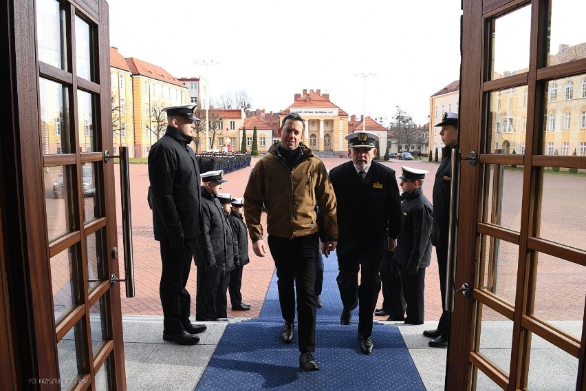 Wiceszef MON z wizytą w Gdyni. Marcin Ociepa spotkał się z uczniami i studentami