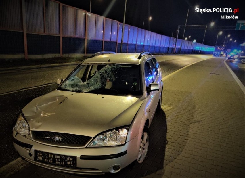 Tragiczny wypadek w Mikołowie, obok CH Auchan. Zginął pieszy.