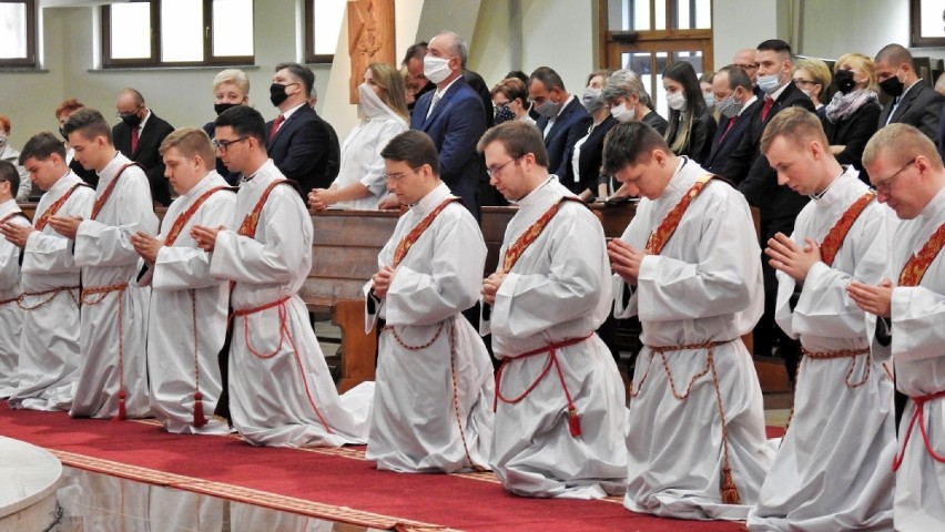 10 nowych księży w diecezji bielsko-żywieckiej. Pierwsze takie święcenia w historii
