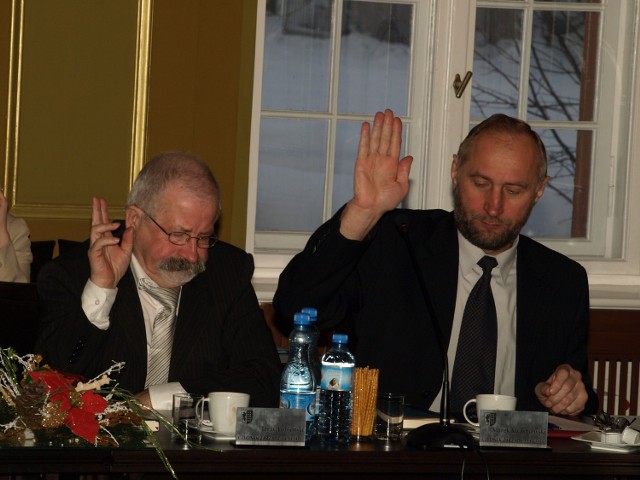 Radny Jerzy Lubieński jest krytykowany, bo poparł przekazanie pieniędzy dla gminy Bytów