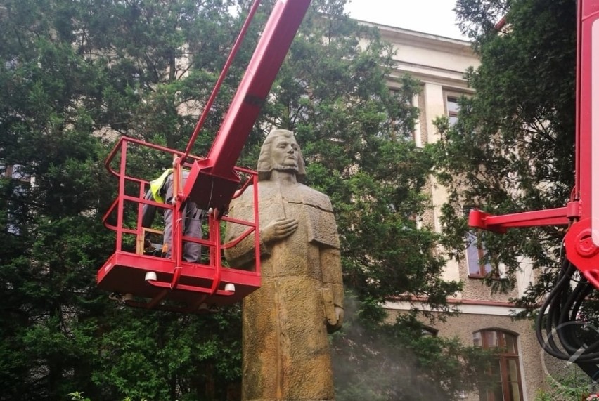 Pomnik Adama Mickiewicza w Kluczborku