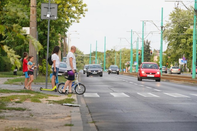 Jak wynika z badania przeprowadzonego przez rankomat.pl, w Poznaniu jest więcej wypadków na przejściach dla pieszych, niż przed rokiem.