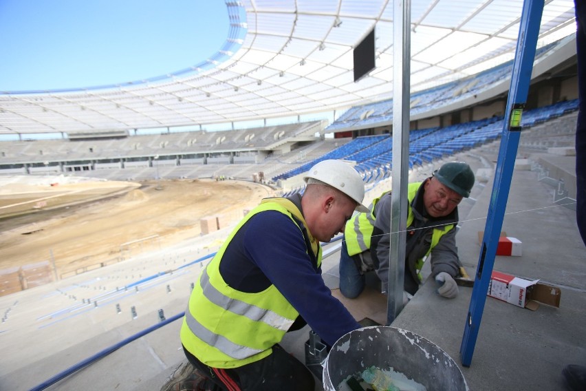 Trwa montaż 54 tys. krzesełek na Stadionie Śląskim w...