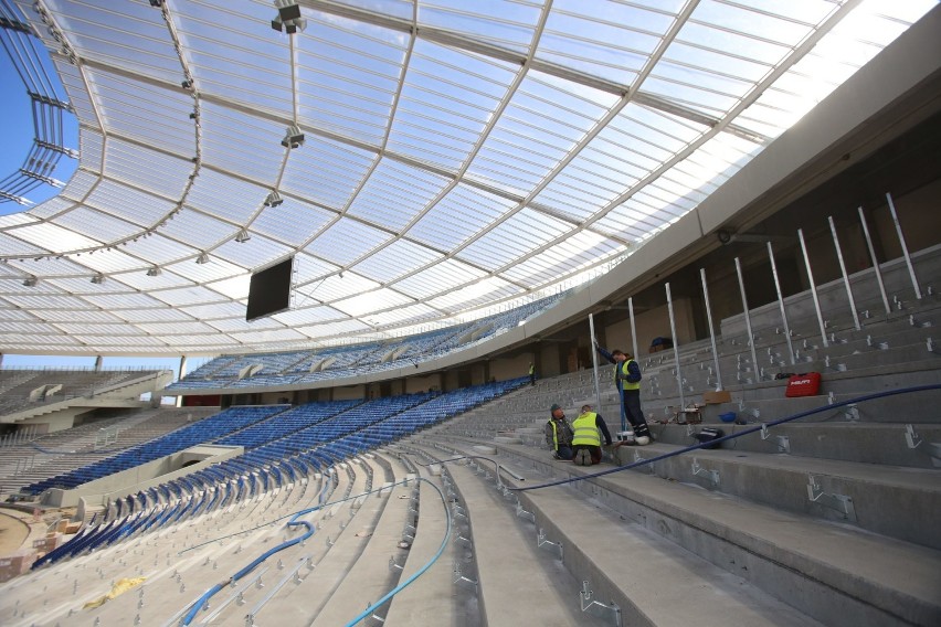 Trwa montaż 54 tys. krzesełek na Stadionie Śląskim w...