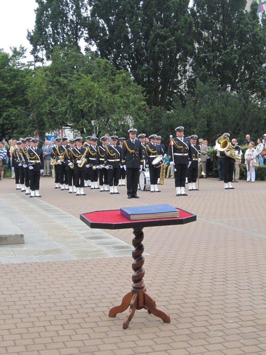 Święto Wojska Polskiego w Gdyni: 21 salw honorowych z ORP Błyskawica [ZDJĘCIA]