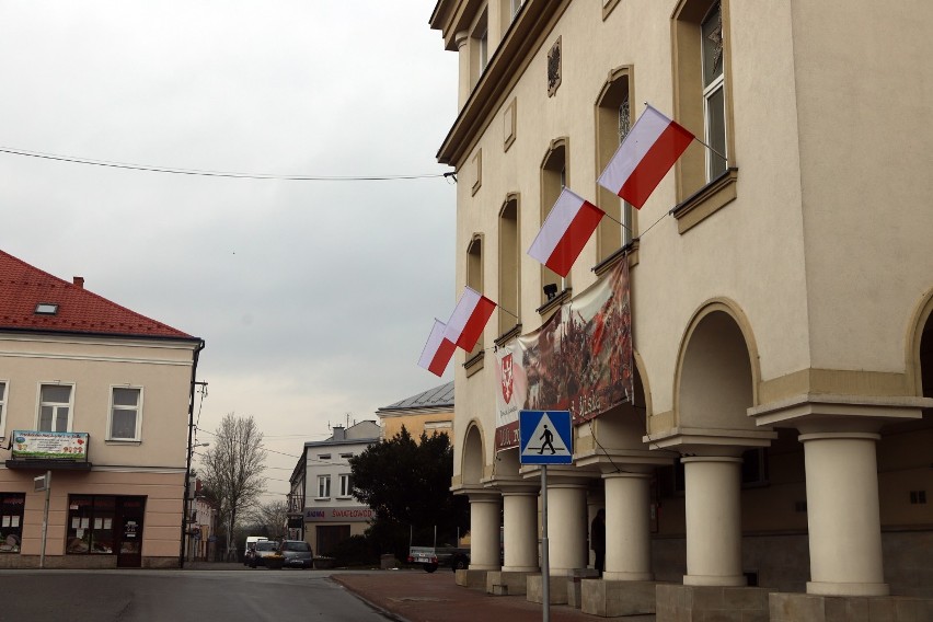 Biało-czerwone Jasło. Mieszkańcy i instytucje wywiesili flagi Polski [ZDJĘCIA]