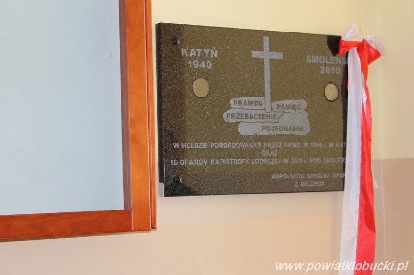 Odsłonięcie pamiątkowej tablicy - Katyń 1940, Smoleńsk 2010