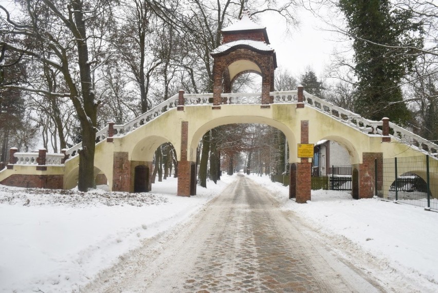 Pałac i park w Iłowej Żagańskiej o każdej porze roku wygląda...