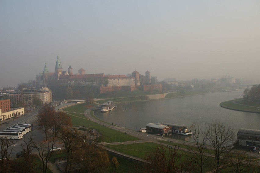 Smog w Krakowie. Przekroczone normy zanieczyszczenia powietrza