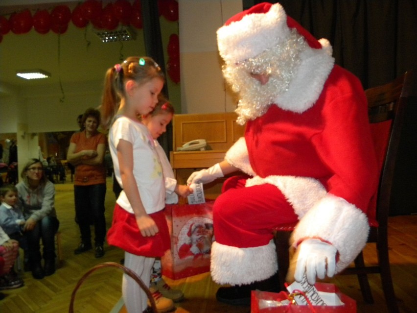 Żory: Święty Mikołaj zawitał do klubu Rebus. Rozdał prezenty dzieciom