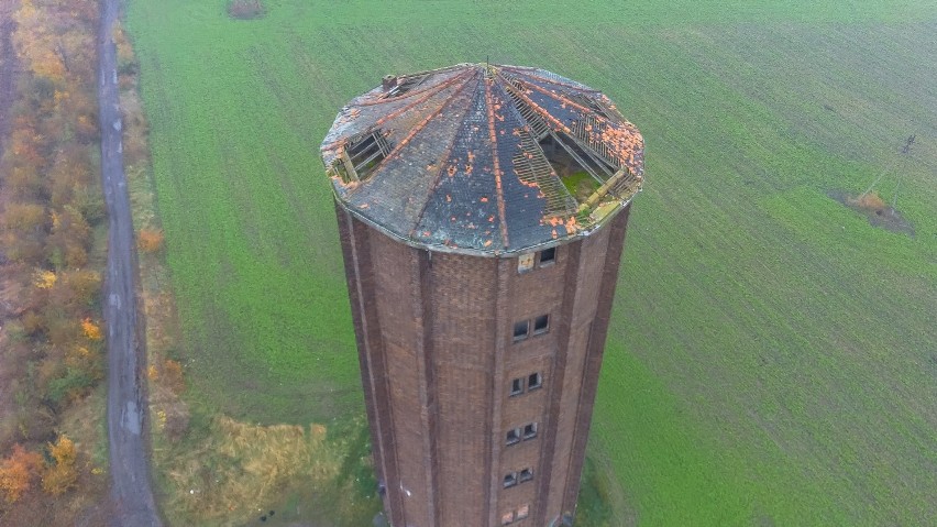 Dach wieży ciśnień w Solankach w Inowrocławiu jest bardzo...