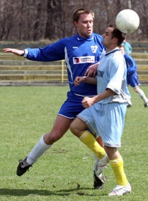 Tomasz Sobczak (z lewej) strzelił w tym sezonie prawie połowę goli dla Górnika 09. W trzech ostatnich meczach chce trafić do bramki rywali jeszcze przynajmniej sześć razy.