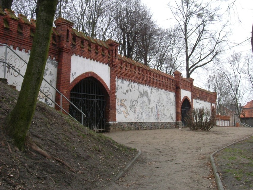 Brama Zamkowa od strony wschodniej. Rekonstrukcja neogotycka z XIX/XX w.