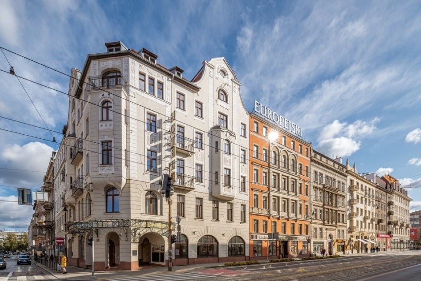 Hotel Europejski przy ulicy Piłsudskiego.