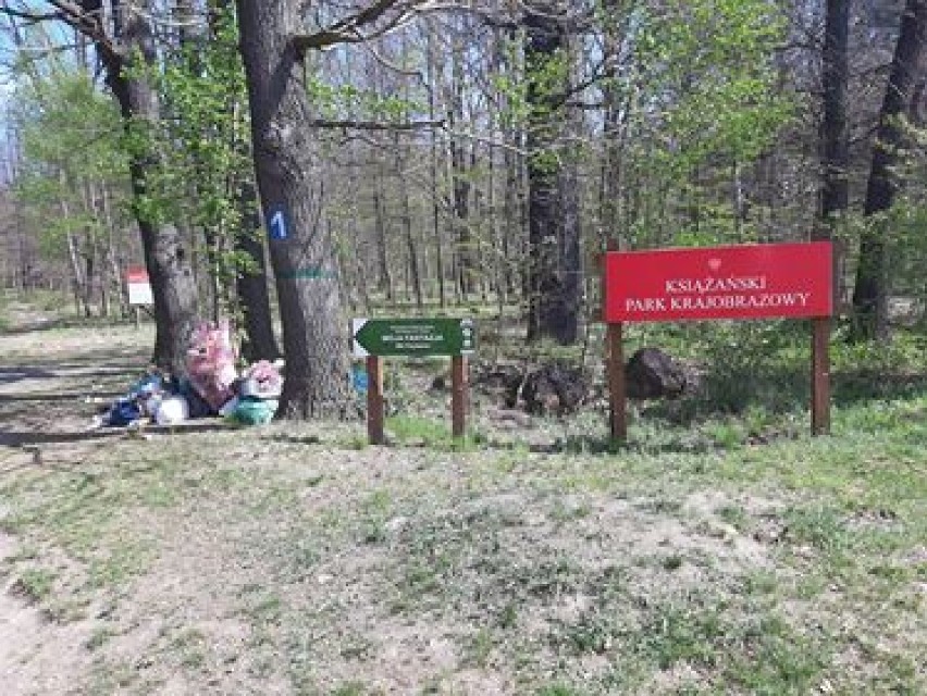 Książański Park Krajobrazowy wita śmieciami