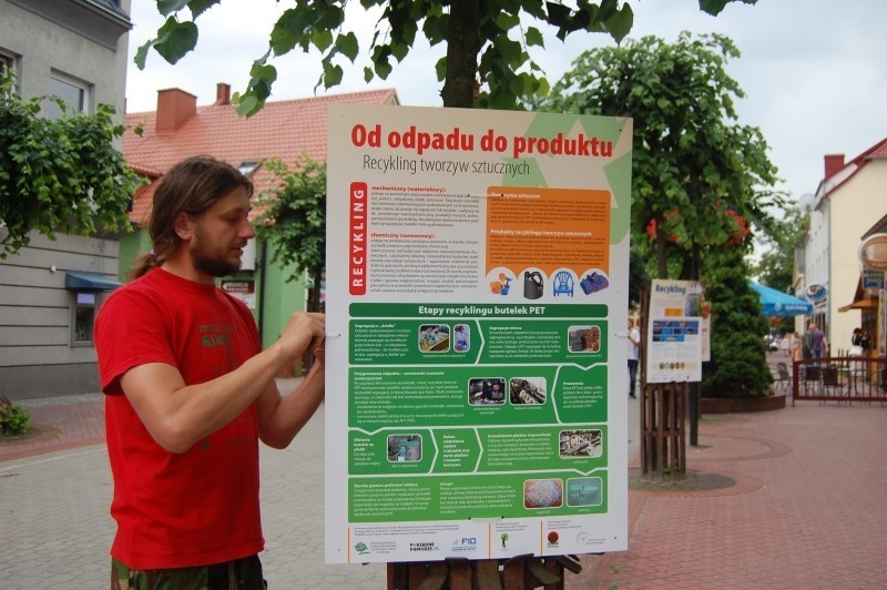 Kwidzyn: Na deptaku Eko-Inicjatywa zaprezentowała &quot;śmieciową&quot; wystawę