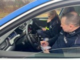 Policjanci z łomżyńskiej komendy testują nowatorskie urządzenia e-Notatnik