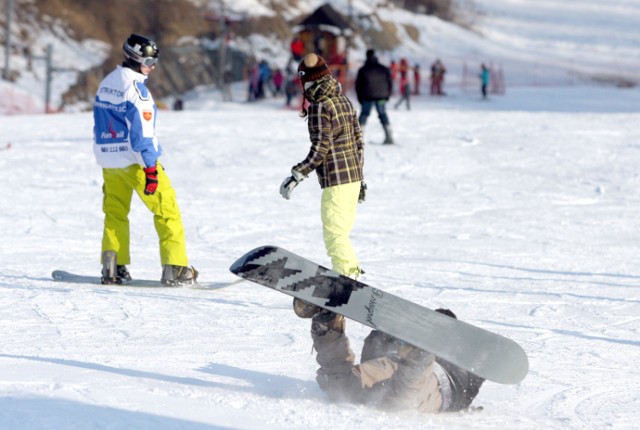 Park dla snowboardzistów przy hali Globus działa pełną parą. ...