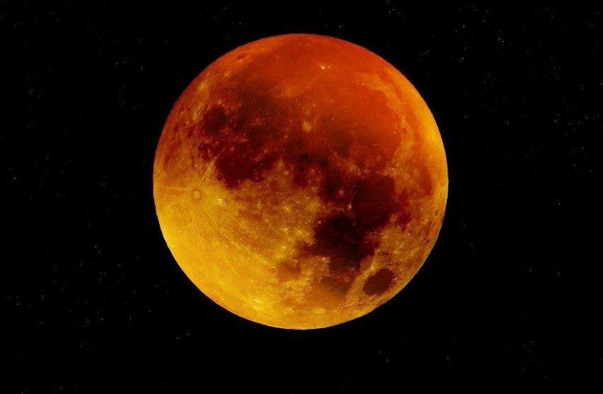 W nocy z 7 na 8 kwietnia 2020 r. Księżyc znajdzie się w...