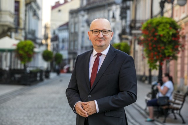 Krzysztof Głuc jest kandydatem wspieranym przez Ryszarda Nowaka, prezydenta Nowego Sącza