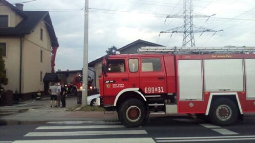 Żory: w pożarze budynku gospodarczego przy Wodzisławskiej zginęło około 100 zwierząt [ZDJĘCIA]