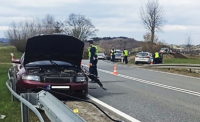 Dwa wozy audi zderzyły się na DK 28 nieopodal Limanowej. Dwie kobiety w szpitalu