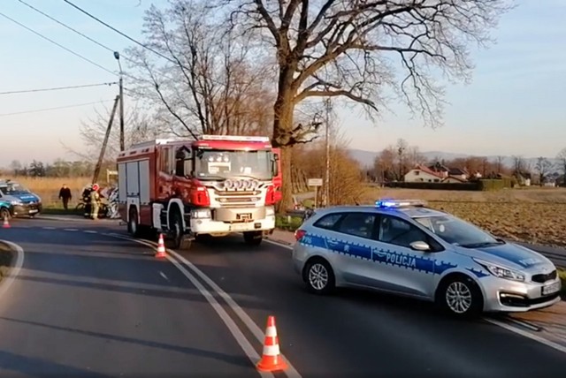 Do wypadku doszło na ul. Bronowskiej, na łuku drogi na wysokości stawu i wyjazdu z ul. Pańskiej