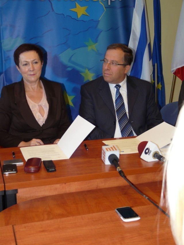 Umowę z izraelskim Kiryat Bialik podpisano w październiku 2011 roku