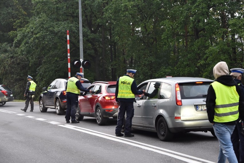 Akcja policji przed przejazdem kolejowym w Zielonej Górze