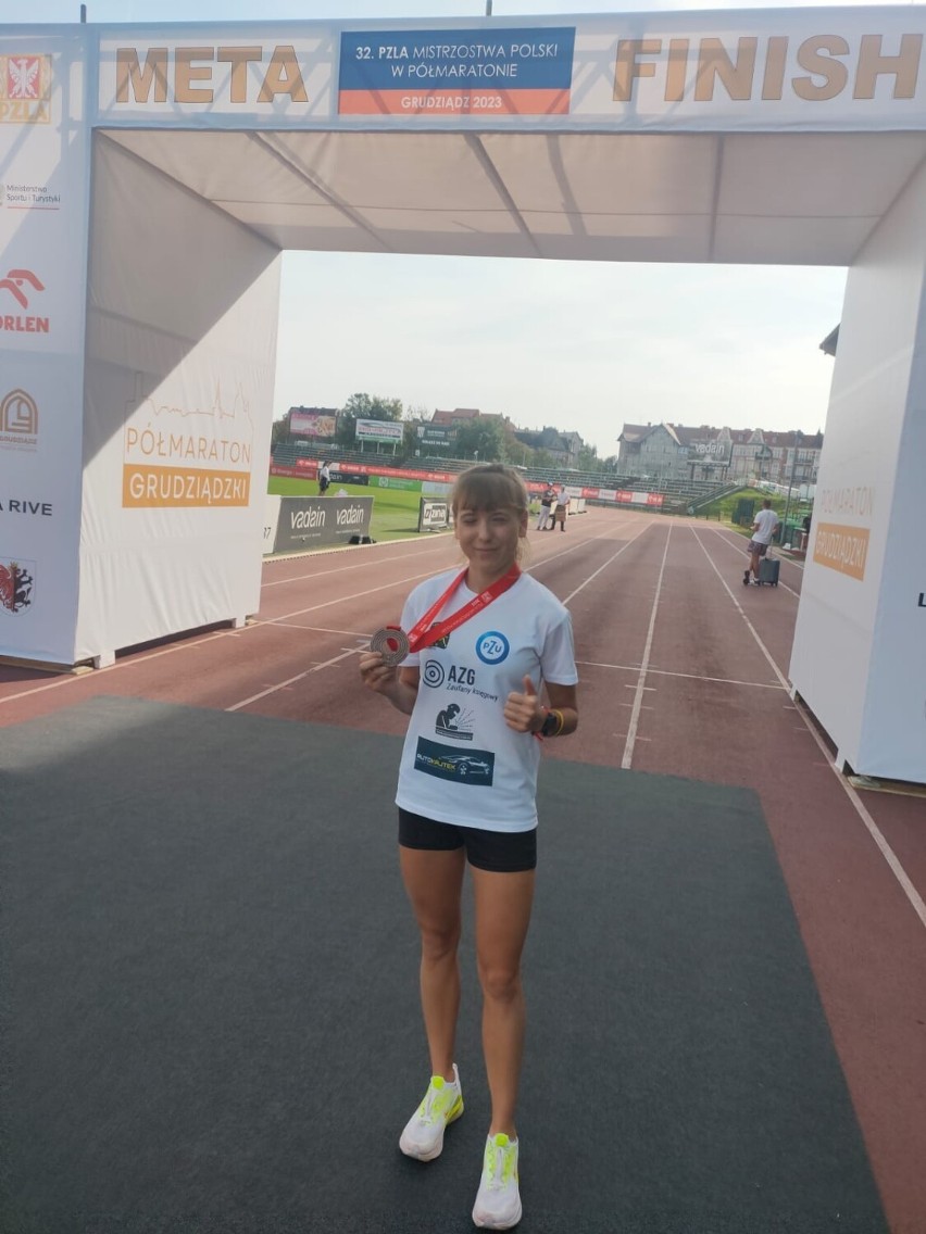 Beata Niemyjska z brązowym medalem na Mistrzostwach Polski w Półmaratonie.Poprawiła rekord o 6 minut 