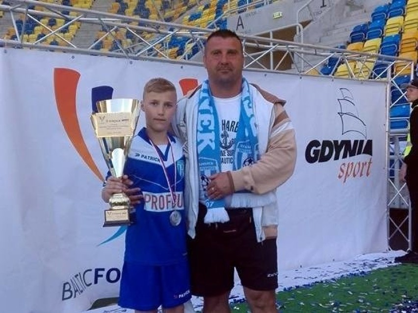 Gdynia i turniej Baltic Cup. Nz. Mateusz wraz z tatą...