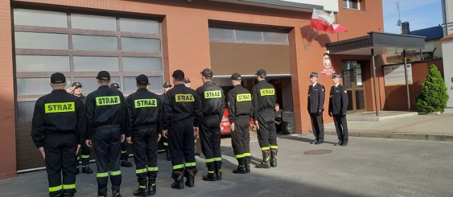 Strażacy upamiętnili święto uroczystą zmianą służby